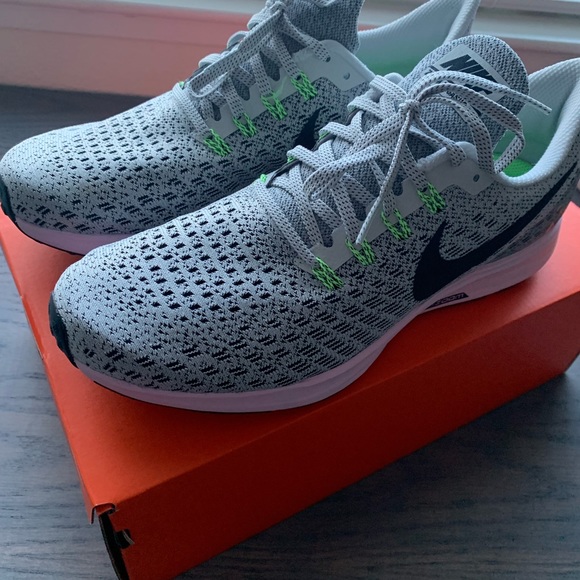 Nike Shoes - NWT Nike Grey Air Zoom Pegasus 35 with pink bottom